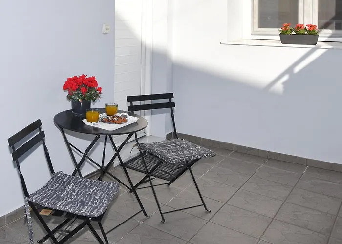 Cyclamen Hermoupolis Apartment *