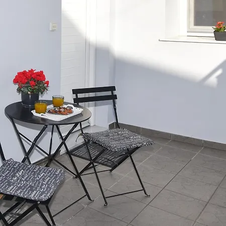Cyclamen Hermoupolis Апартаменты *