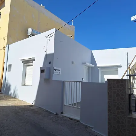 Cyclamen Hermoupolis Appartement *