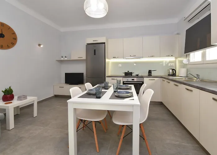 Cyclamen Hermoupolis